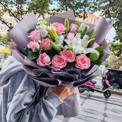 张家口11朵戴安娜粉玫瑰百合，与你一起追逐梦想