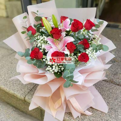 张家口11朵红玫瑰百合，全世界里只有一个你